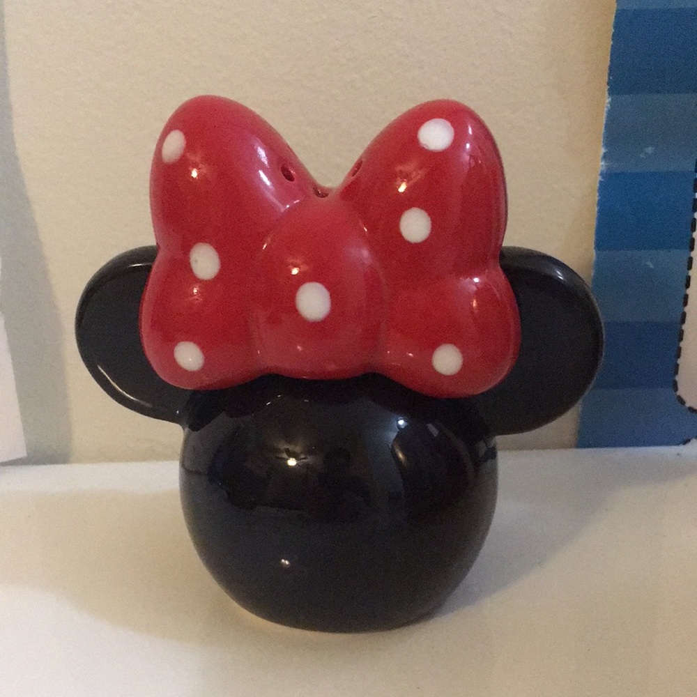 Disney Minnie mouse salt and pepper condiment